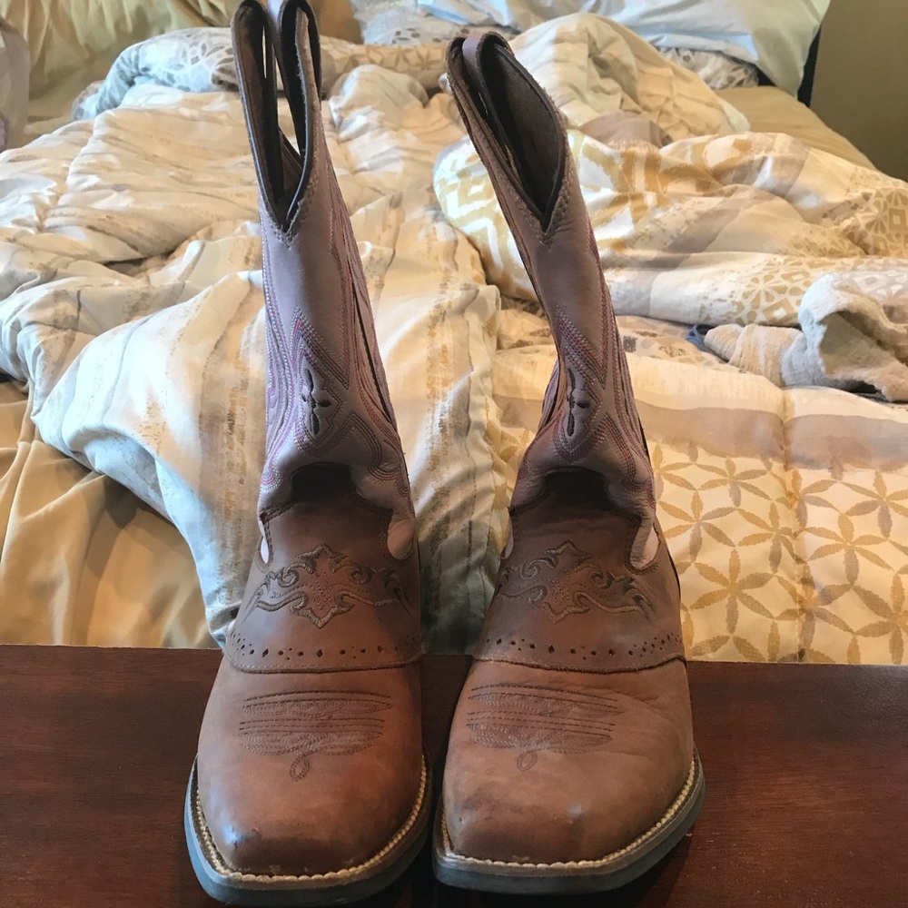 COWGIRL BOOTS